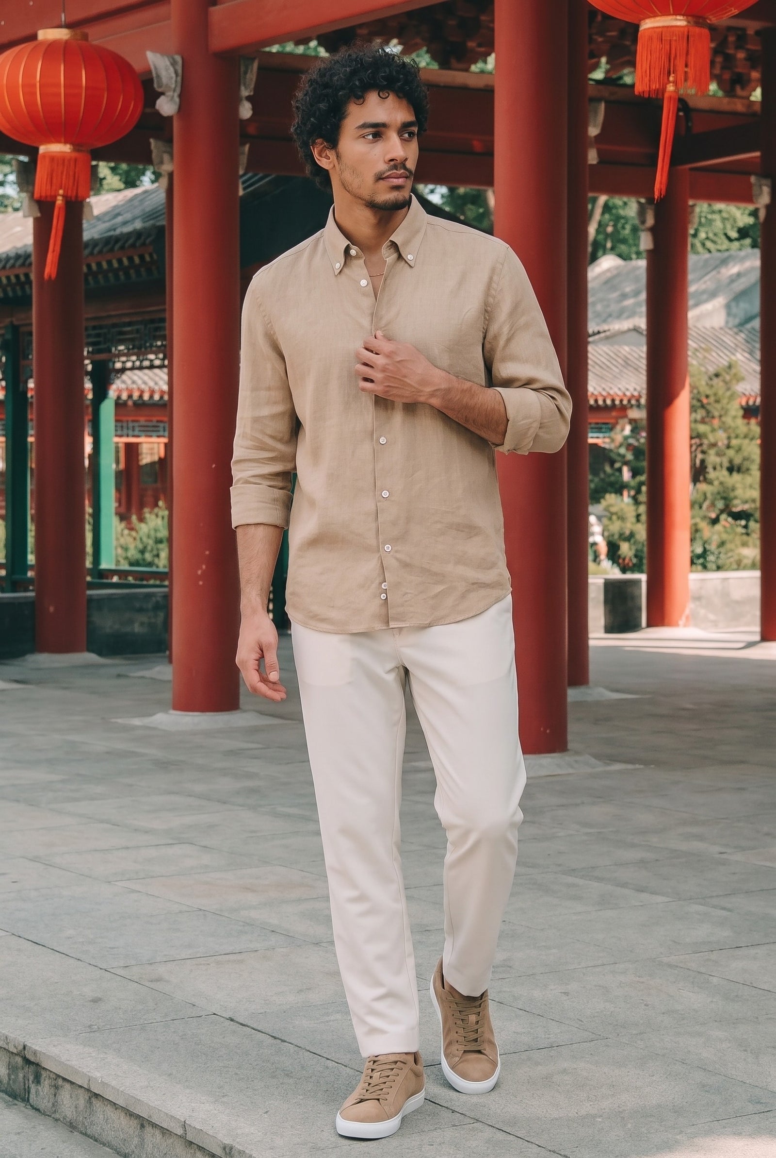 Look #890 styled with Calças Gurkha masculinas creme com pregas, cintura ajustável e corte afunilado.