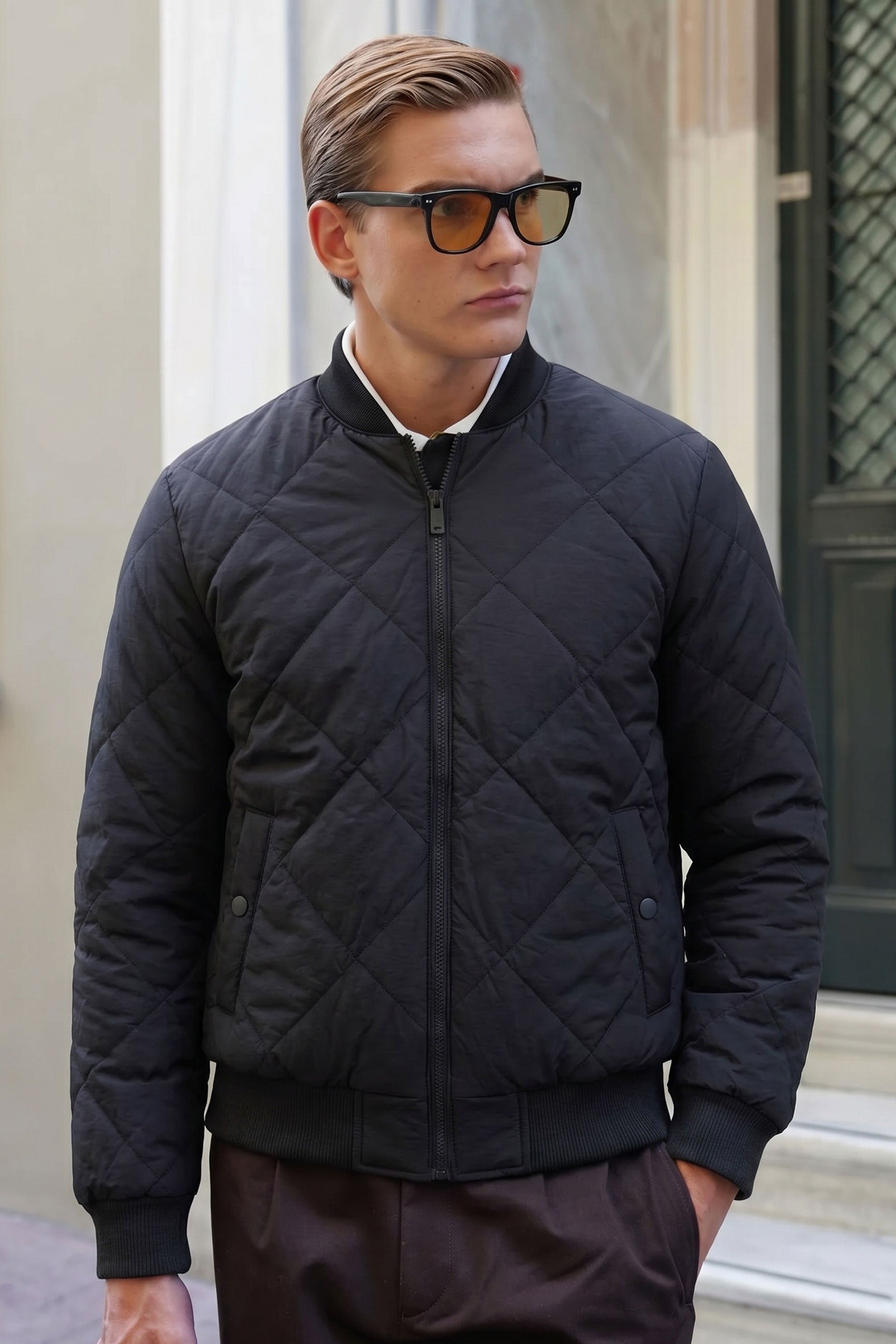 Jaqueta Bomber Reversível Masculina Preta e Bege, Leve e Acolchoada, 2 em 1