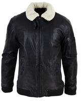 Jaqueta bomber masculina de couro preto com gola branca.