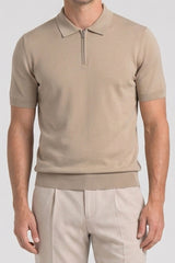 Camisa polo de malha bege com zíper no pescoço para homens