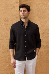 Camisa masculina preta de linho puro, manga comprida, com botões, para o verão.