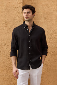 Camisa masculina preta de linho puro, manga comprida, com botões, para o verão.
