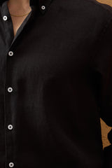 Camisa masculina preta de linho puro, manga comprida, com botões, para o verão.