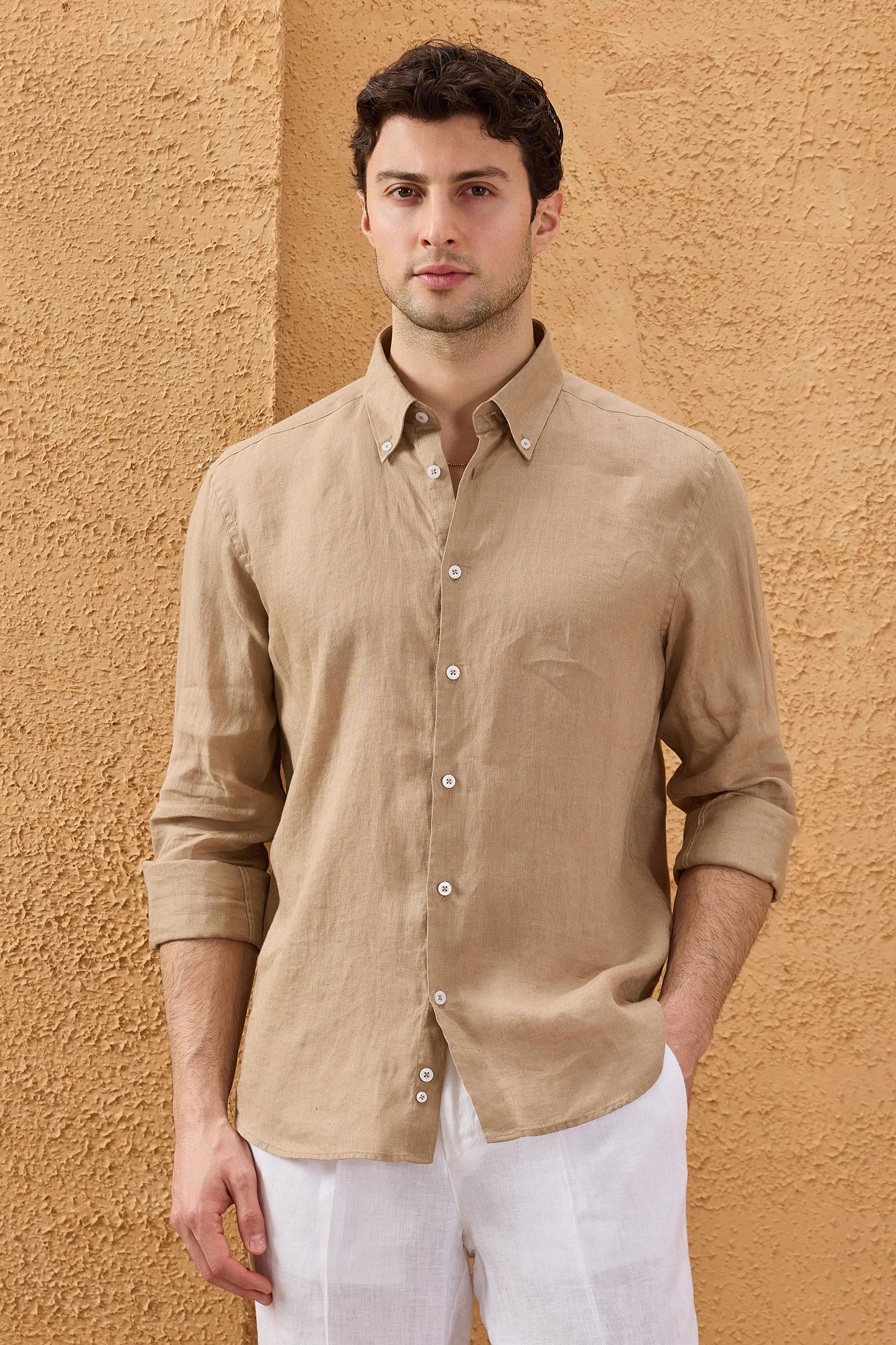 Camisa masculina de linho puro marrom camelo, manga comprida, com botões, para o verão.