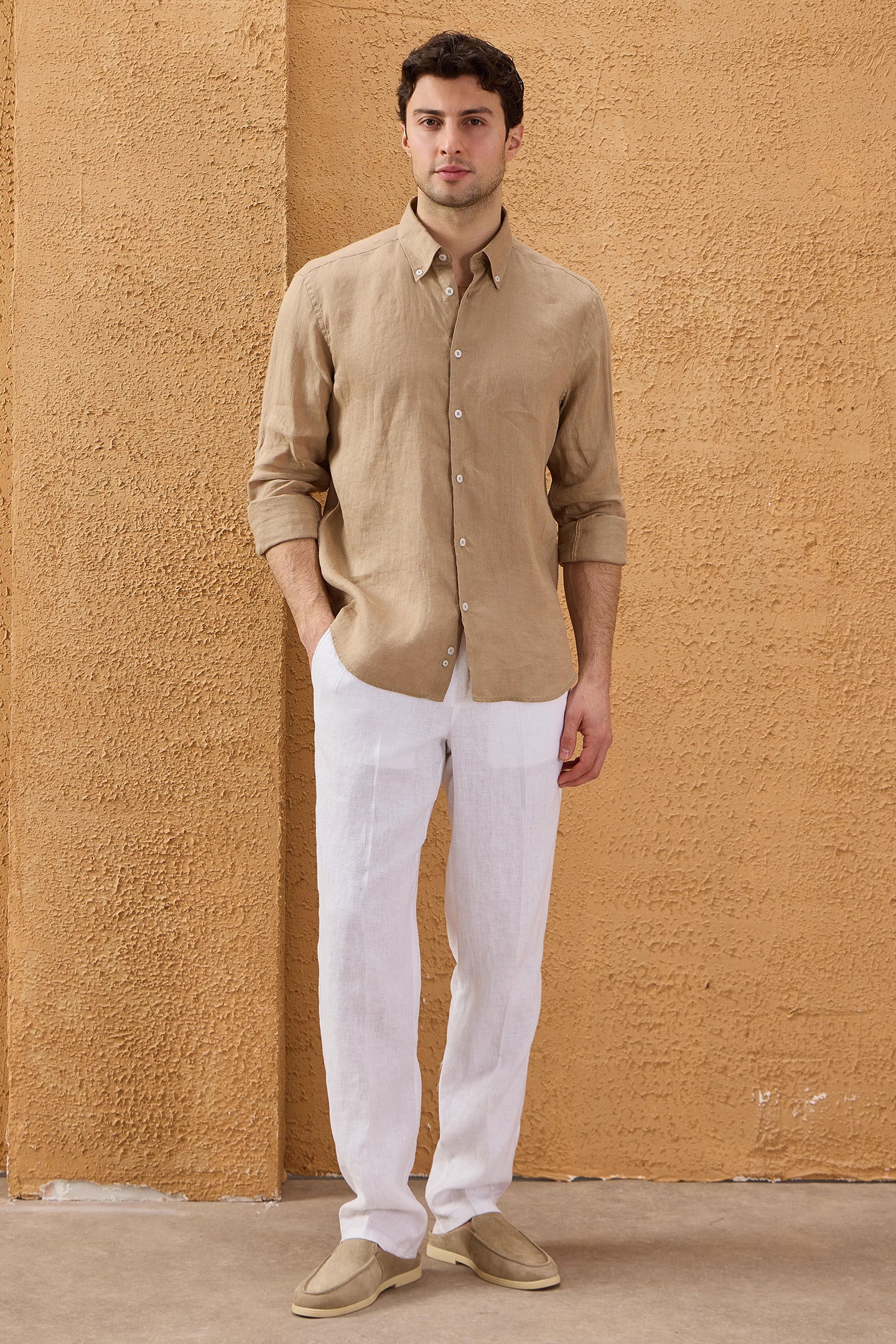Camisa masculina de linho puro marrom camelo, manga comprida, com botões, para o verão.