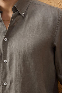 Camisa masculina cáqui de linho puro, manga comprida, com botões, para o verão.
