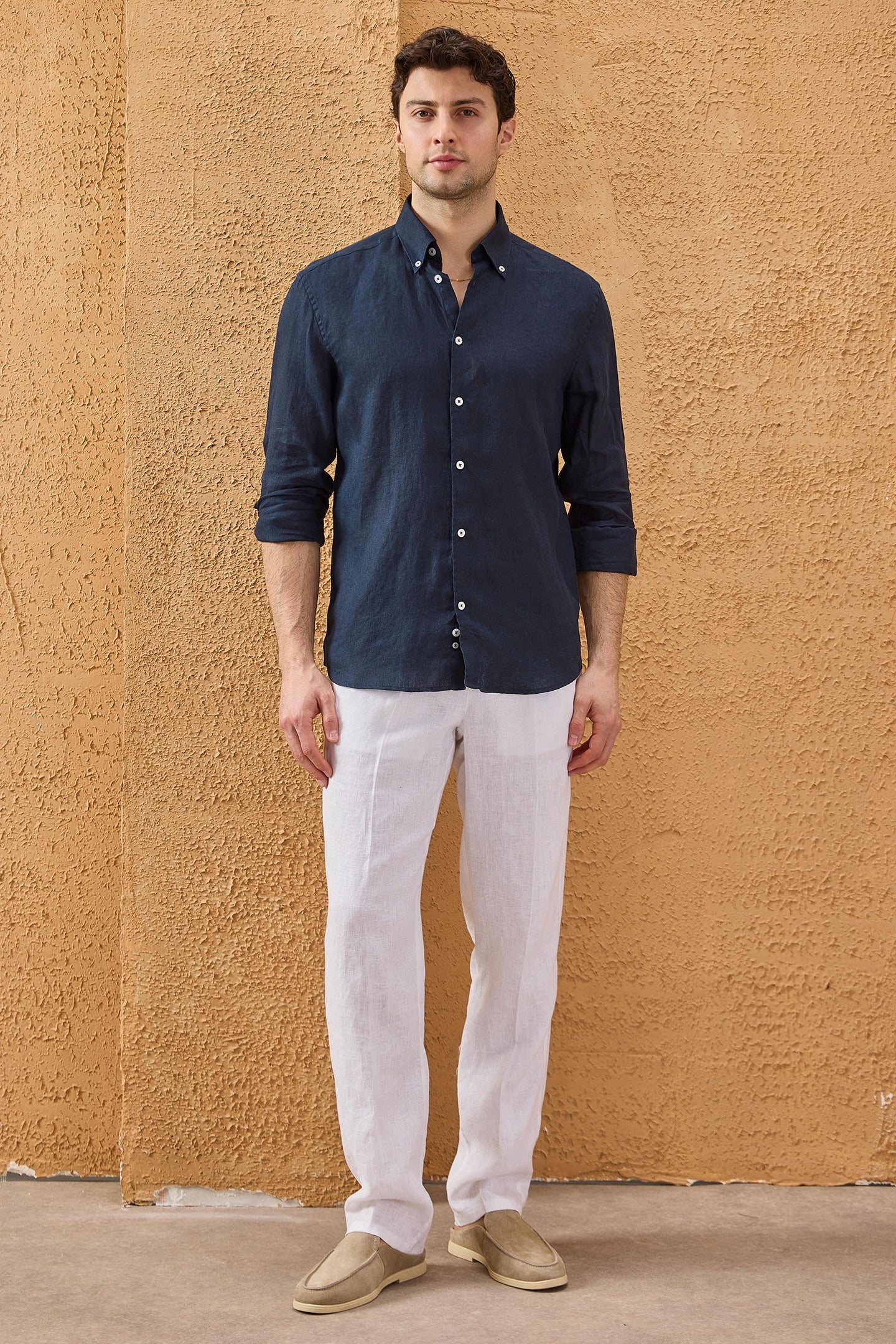 Camisa masculina azul-marinho de linho puro, manga comprida, com botões, para o verão.