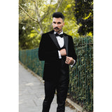 Blazer de smoking masculino preto de veludo com lapelas de cetim para jantar, casamento e formatura.