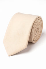 Gravata masculina creme com acabamento em camurça.