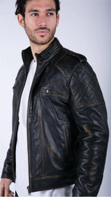 Jaqueta masculina retrô de couro legítimo preta e marrom lavada, estilo racer, com zíper e modelagem slim.