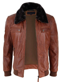 Jaqueta de couro estilo piloto masculina, modelagem slim fit, em tom marrom ferrugem lavado.