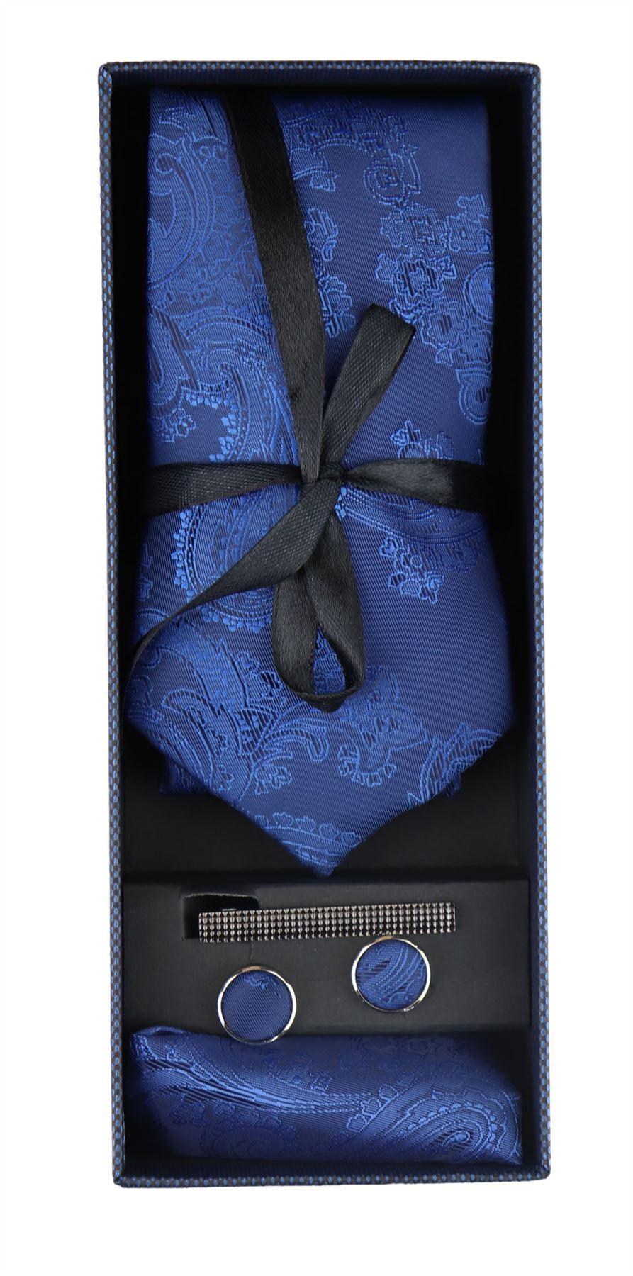 Conjunto de presente com gravata azul paisley, lenço de bolso, abotoaduras e gravata floral de cetim.