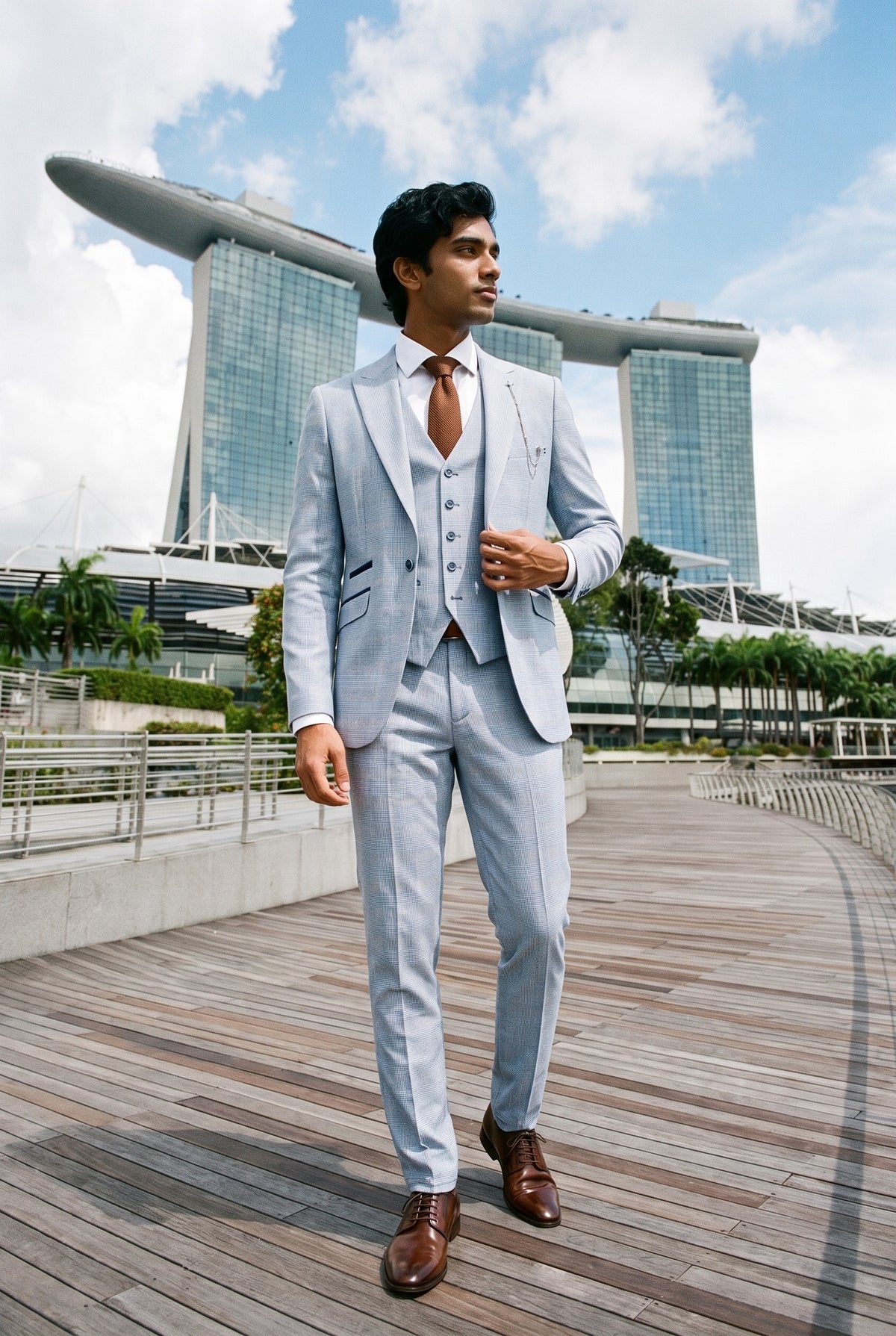 Look #1007 styled with Terno masculino de 3 peças xadrez em tweed azul claro, corte sob medida, estilo Peaky Blinders clássico para casamento.