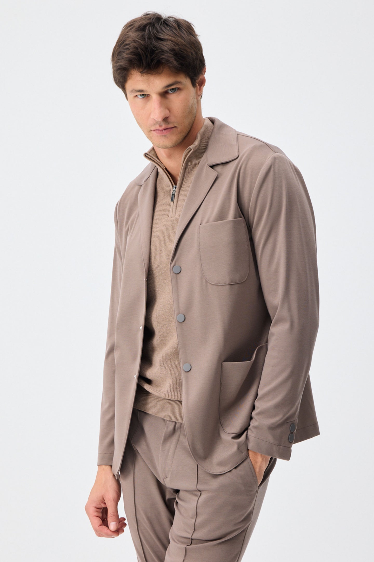 Conjunto de blazer e calça social masculino em malha macia marrom