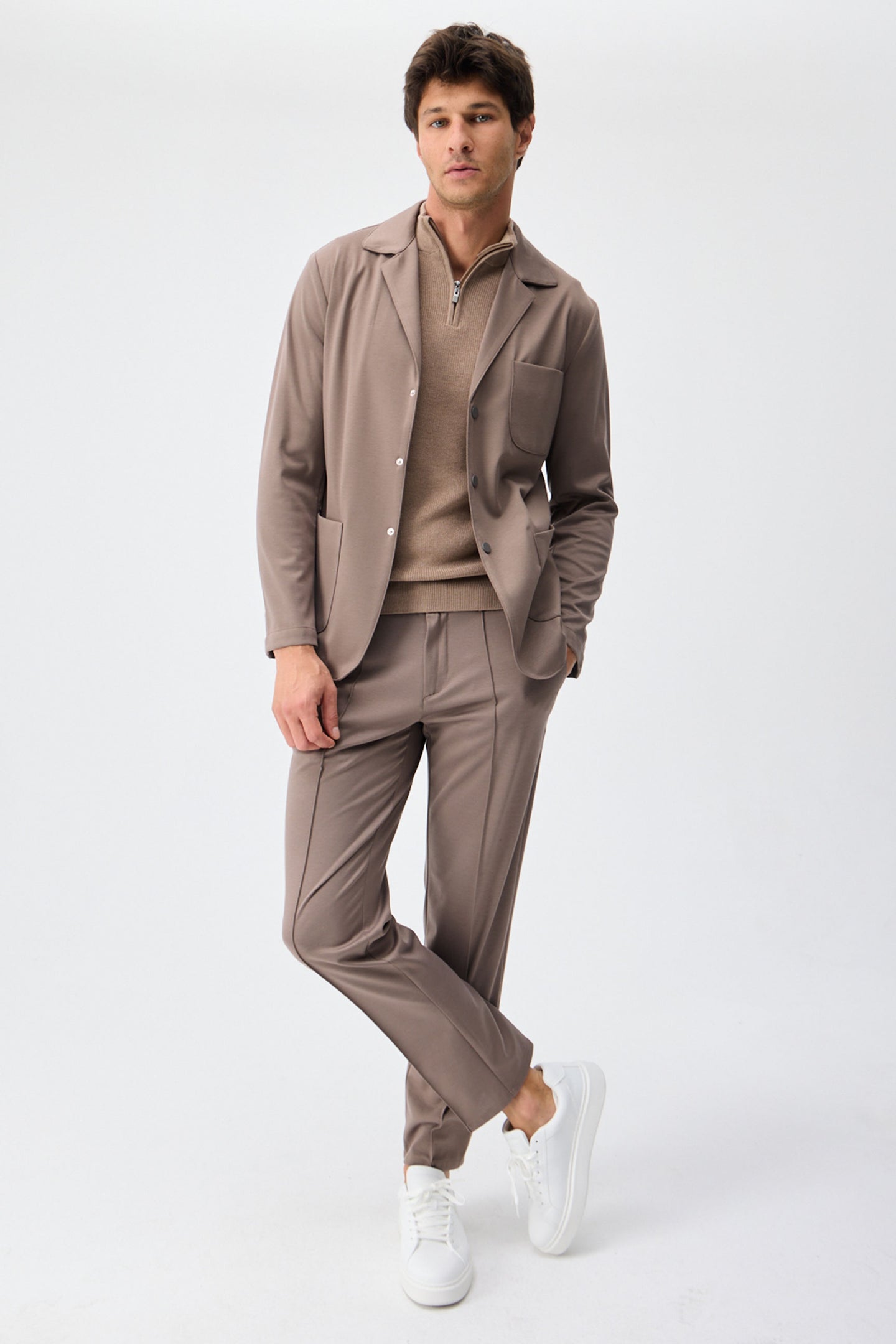 Conjunto de blazer e calça social masculino em malha macia marrom