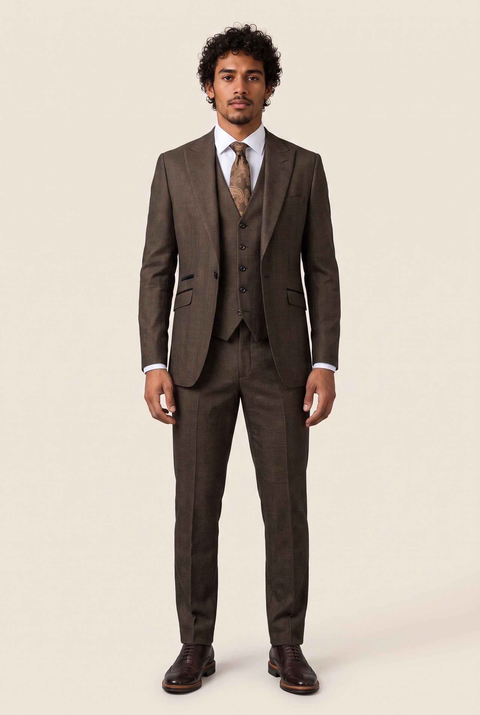 Look #1004 styled with Terno masculino de 3 peças xadrez em tweed preto e marrom, corte sob medida, para casamento, estilo Peaky Blinders clássico.