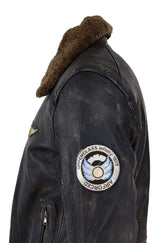 Jaqueta masculina vintage de couro com gola de pele.