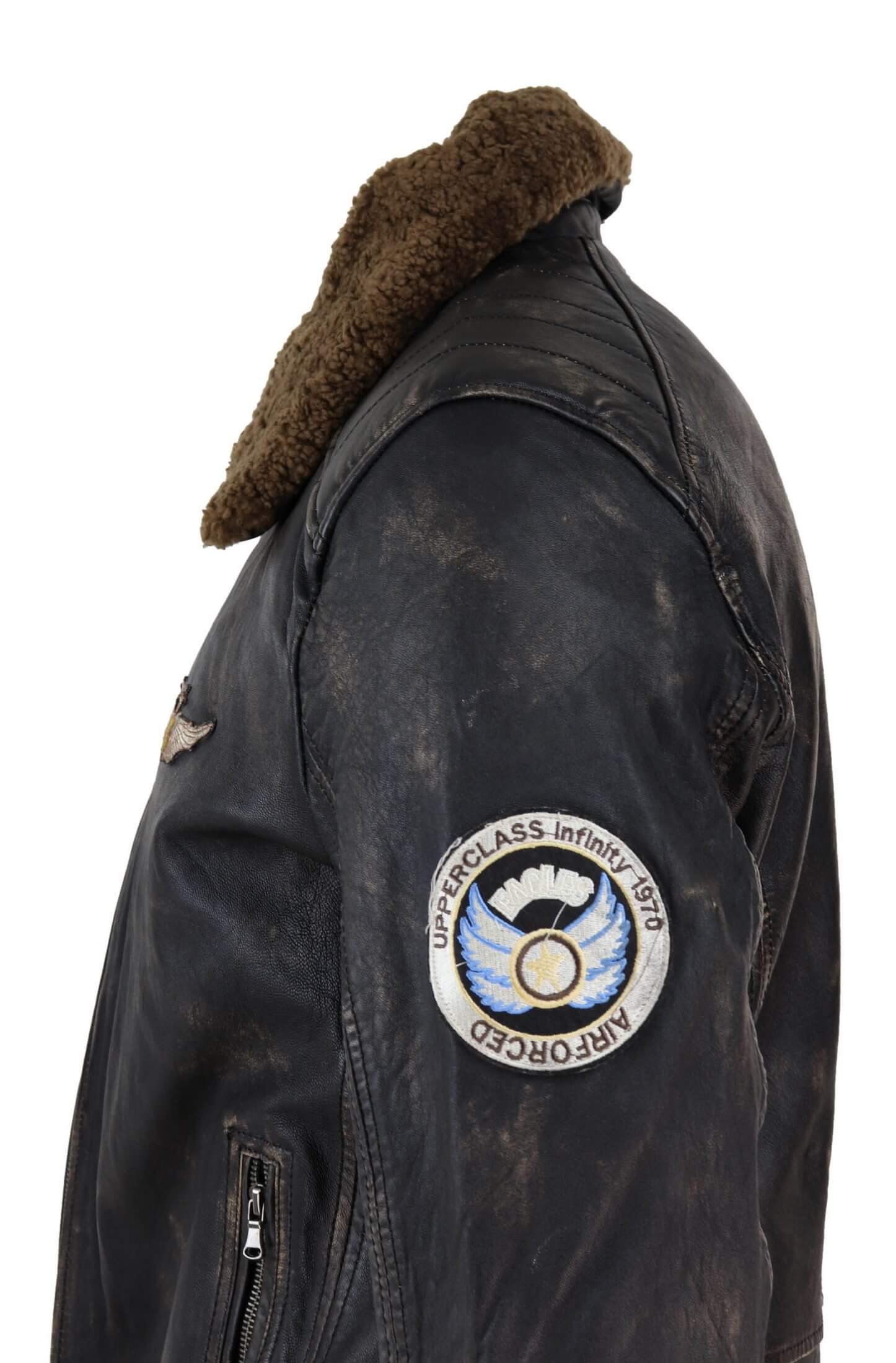 Jaqueta masculina vintage de couro com gola de pele.