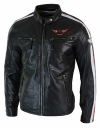 Jaqueta masculina de couro legítimo preta estilo motociclista, com zíper, listras vermelhas e brancas e emblema.