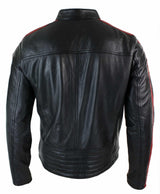 Jaqueta masculina de couro legítimo preta estilo motociclista, com zíper, listras vermelhas e brancas e emblema.