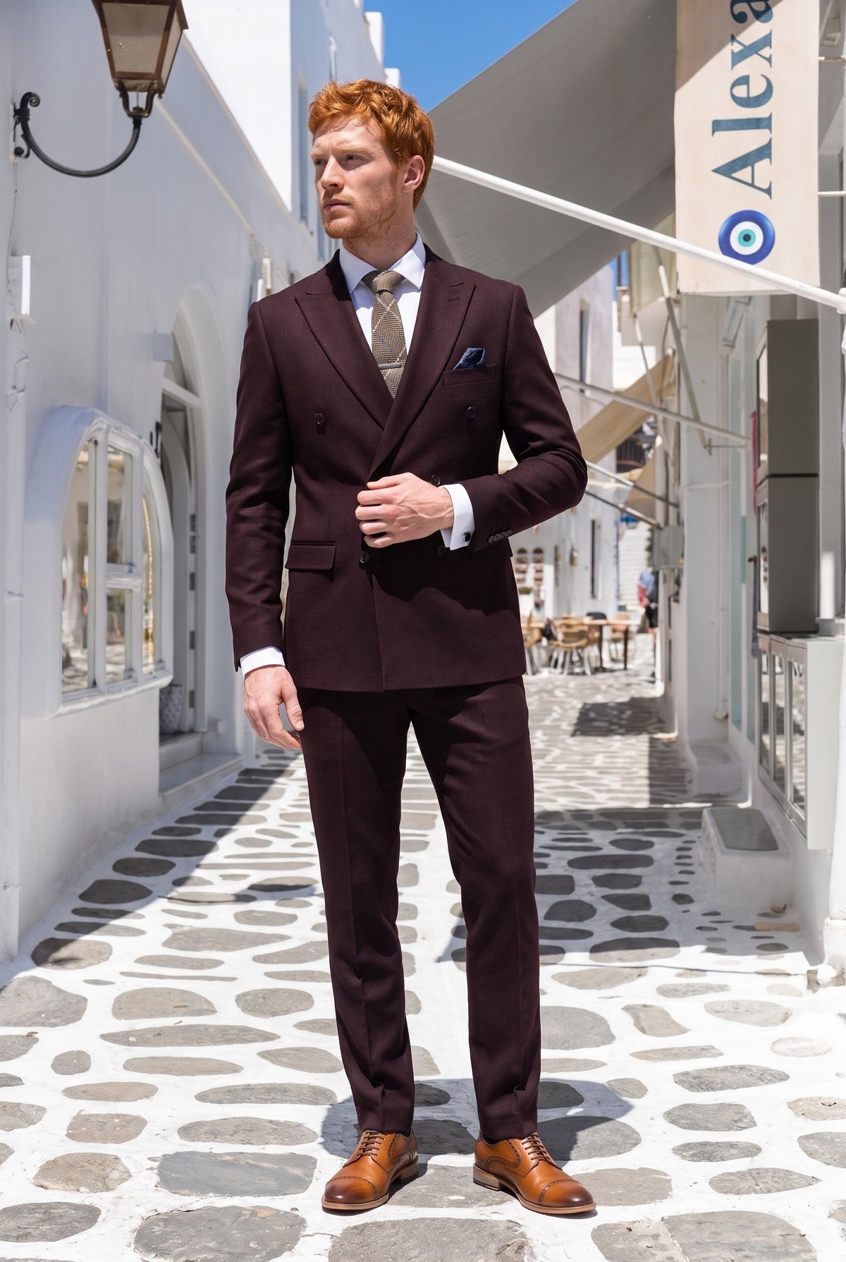 Look #732 styled with Regent - Terno masculino de duas peças, cor bordô, com abotoamento duplo.