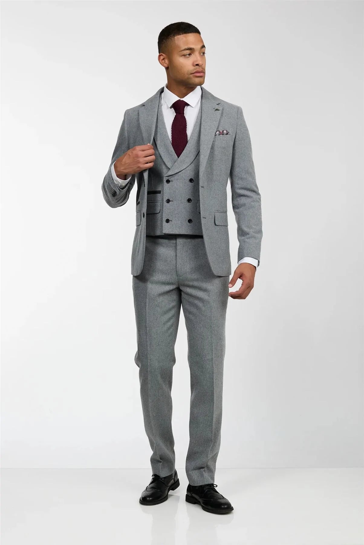 Terno masculino de lã cinza de 3 peças com colete de abotoamento duplo, estilo vintage anos 1920, ideal para casamentos e festas.
