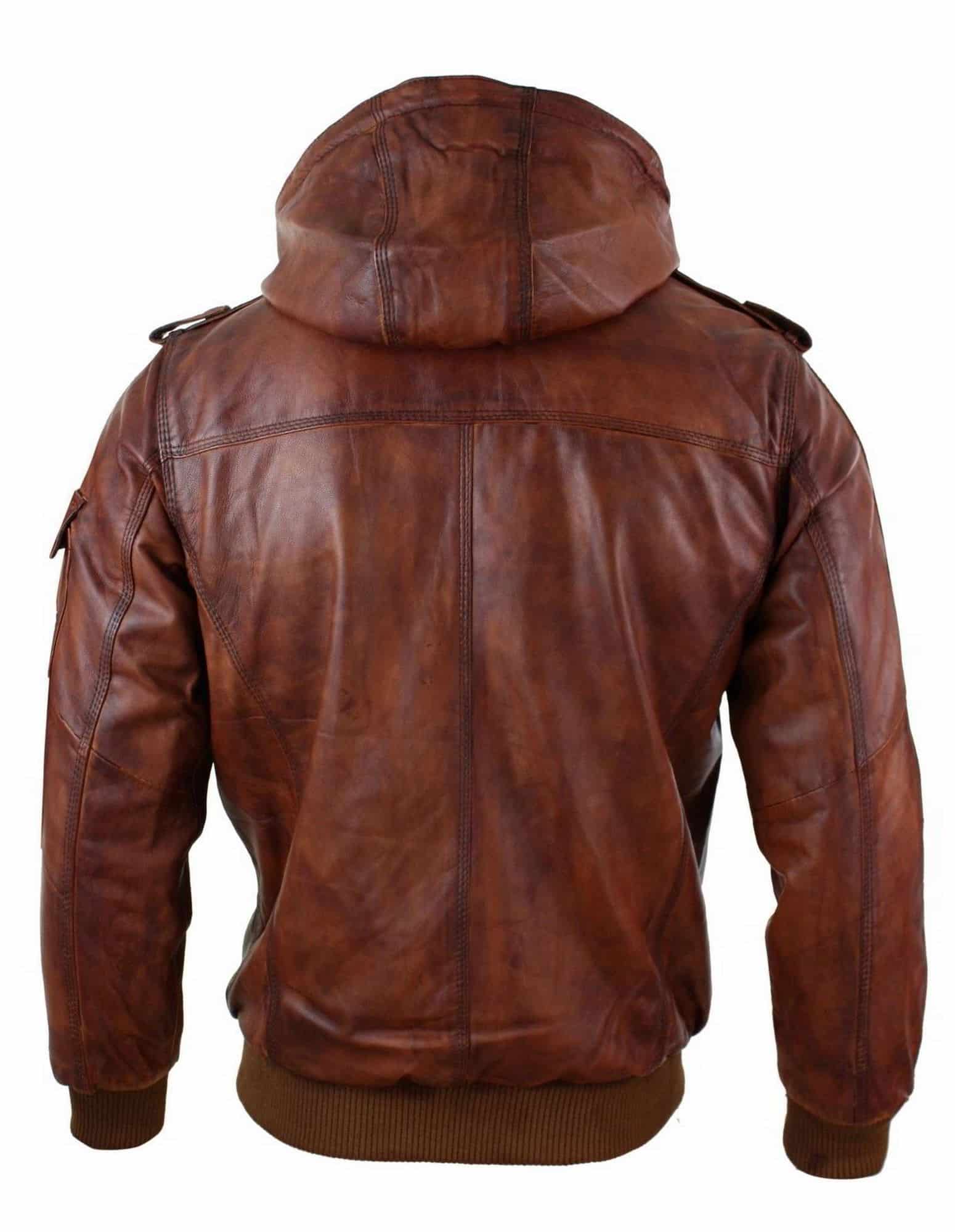 Jaqueta bomber masculina de couro legítimo com capuz, em tom marrom claro lavado, estilo vintage acolchoado.