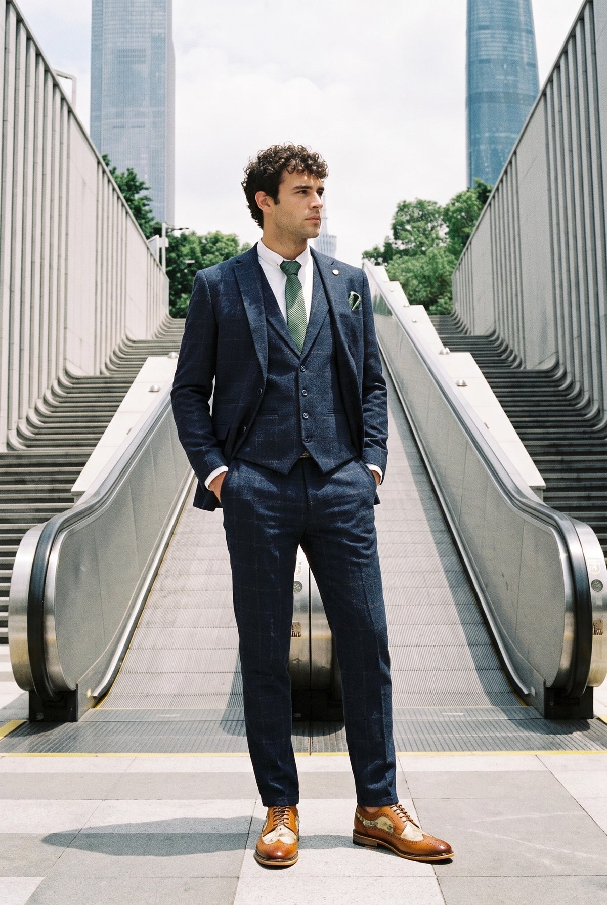 Look #727 styled with Terno masculino de 3 peças em lã tweed azul marinho xadrez marrom estilo Gatsby dos anos 1920