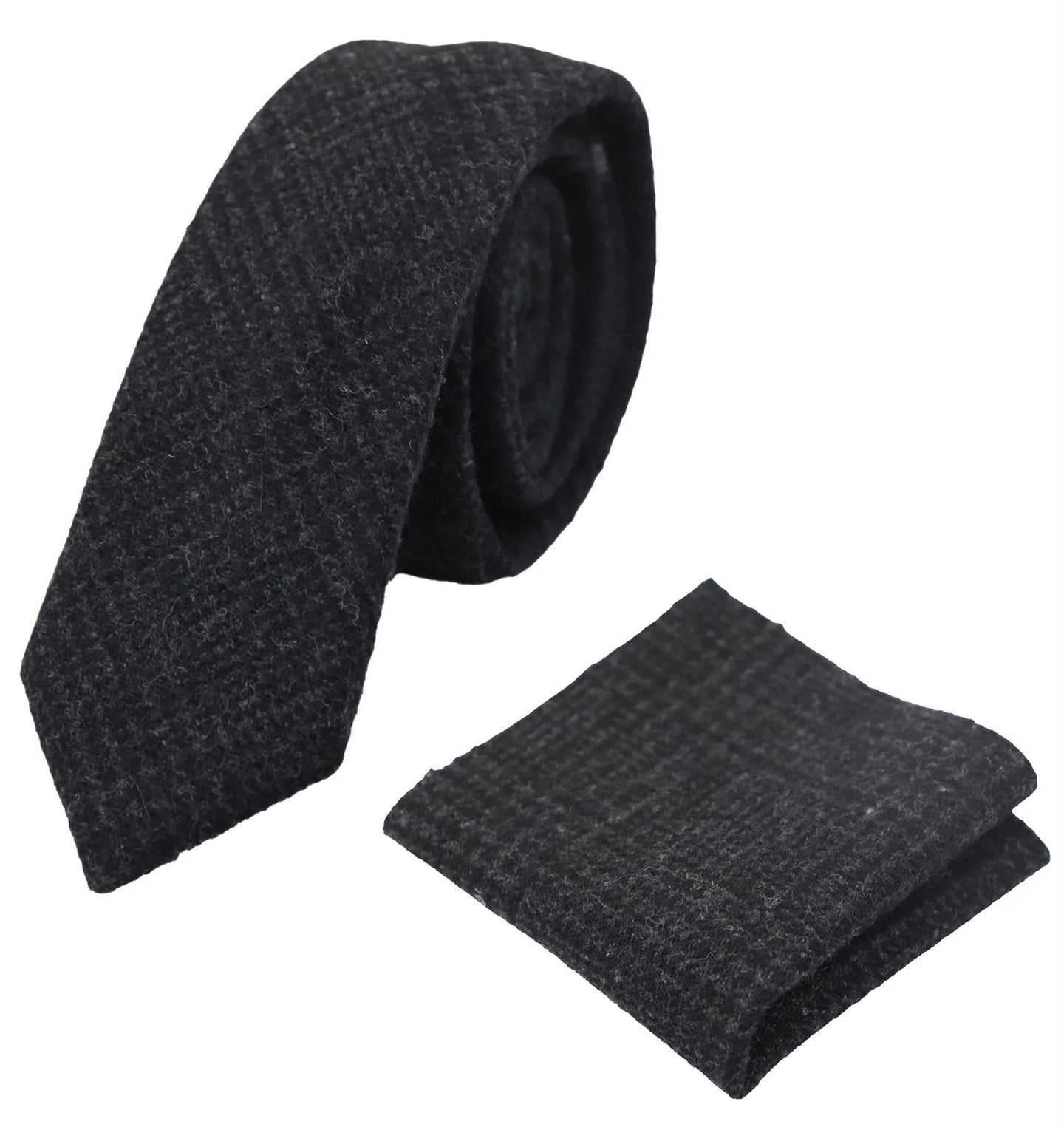Compare as cores da gravata masculina de tweed espinha de peixe e do lenço de bolso xadrez clássico preto.