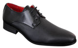 Sapatos masculinos pretos de couro sintético com cadarço