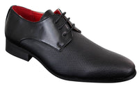 Sapatos masculinos pretos de couro sintético com cadarço