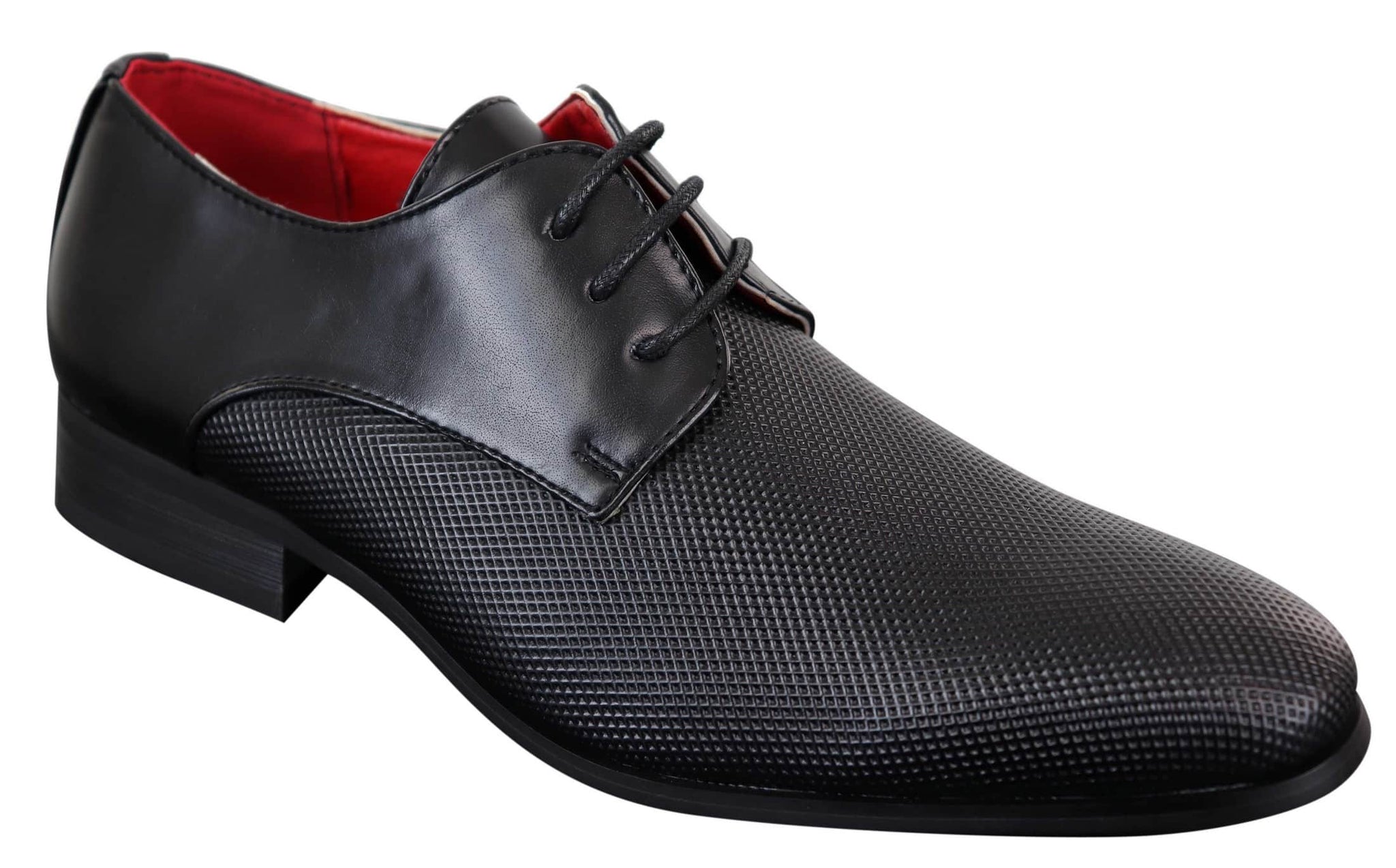 Sapatos masculinos pretos de couro sintético com cadarço