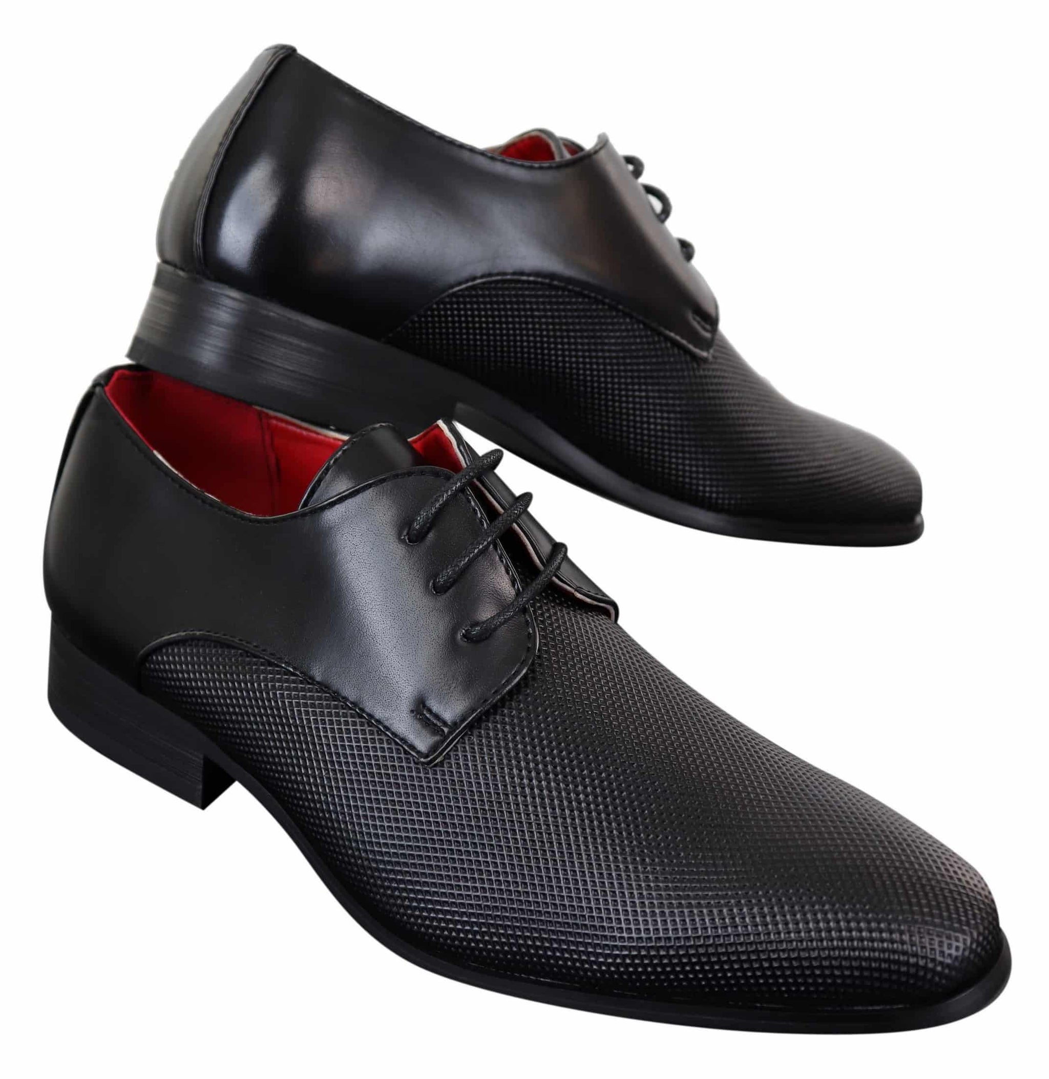 Sapatos masculinos pretos de couro sintético com cadarço