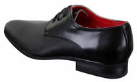 Sapatos masculinos pretos de couro sintético com cadarço