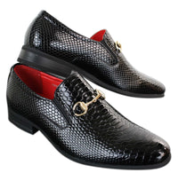 Patron 80058 Sapato Masculino Preto Envernizado Brilhante de Couro PU com Estampa de Cobra e Crocodilo, Fivela Dourada