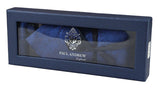 Conjunto de presente com gravata azul paisley, lenço de bolso, abotoaduras e gravata floral de cetim.