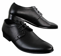 Sapatos masculinos casuais elegantes em couro PU perfurado nas cores preto, bege e marrom.