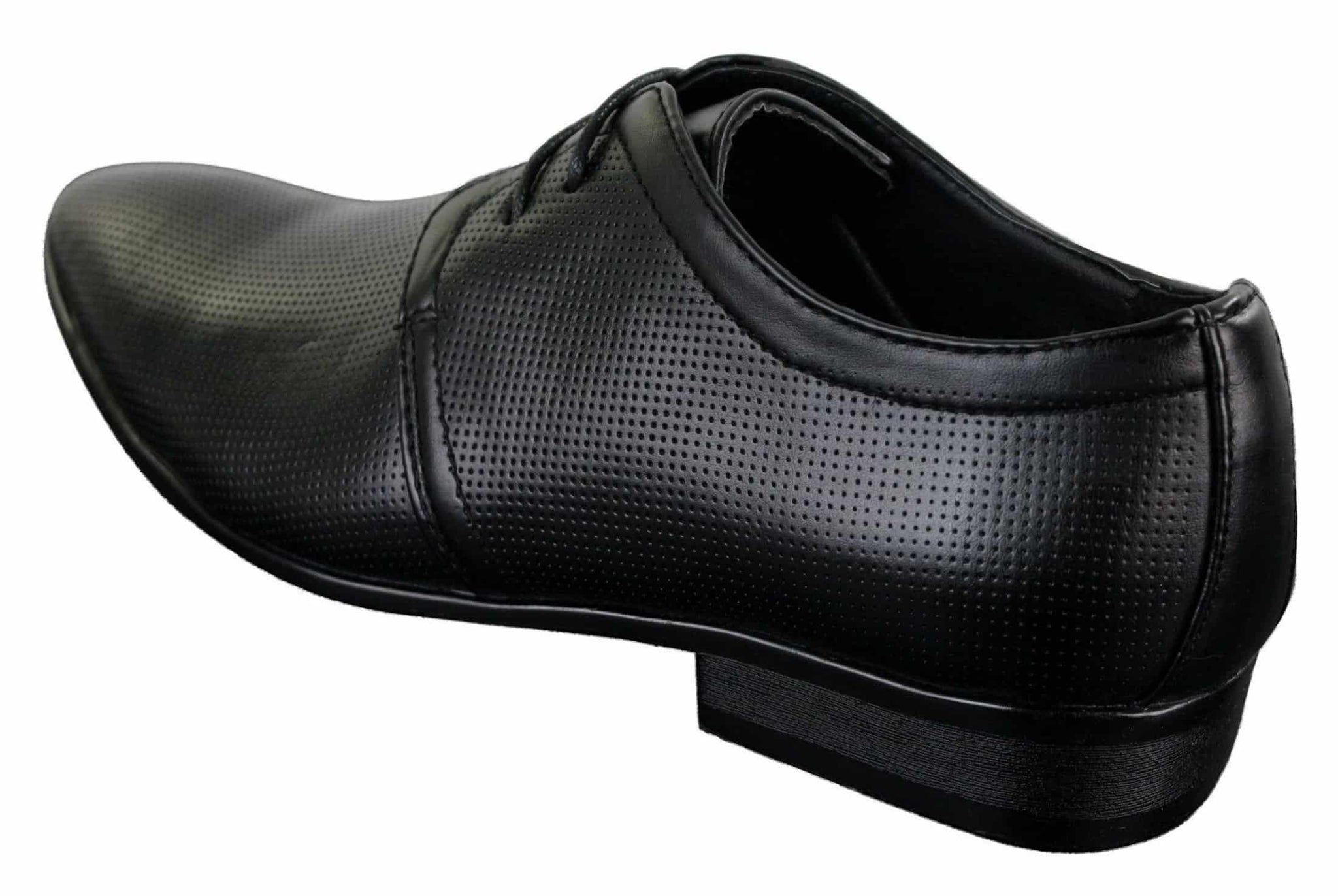 Sapatos masculinos casuais elegantes em couro PU perfurado nas cores preto, bege e marrom.