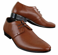 Sapatos masculinos casuais elegantes em couro PU perfurado nas cores preto, bege e marrom.