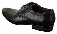 Sapatos masculinos de couro PU com estampa de crocodilo, nas cores preto, bege e marrom, com cadarço e bico fino.