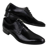 Sapatos masculinos elegantes e formais com cadarço, em couro envernizado brilhante de crocodilo, nas cores azul-marinho, vermelho e preto.
