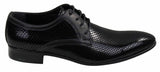 Sapatos masculinos elegantes e formais com cadarço, em couro envernizado brilhante de crocodilo, nas cores azul-marinho, vermelho e preto.