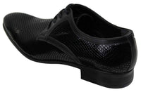 Sapatos masculinos elegantes e formais com cadarço, em couro envernizado brilhante de crocodilo, nas cores azul-marinho, vermelho e preto.