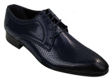 Sapatos masculinos elegantes e formais com cadarço, em couro envernizado brilhante de crocodilo, nas cores azul-marinho, vermelho e preto.