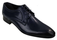 Sapatos masculinos elegantes e formais com cadarço, em couro envernizado brilhante de crocodilo, nas cores azul-marinho, vermelho e preto.