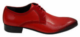 Sapatos masculinos elegantes e formais com cadarço, em couro envernizado brilhante de crocodilo, nas cores azul-marinho, vermelho e preto.