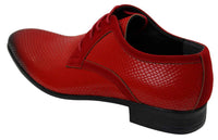 Sapatos masculinos elegantes e formais com cadarço, em couro envernizado brilhante de crocodilo, nas cores azul-marinho, vermelho e preto.