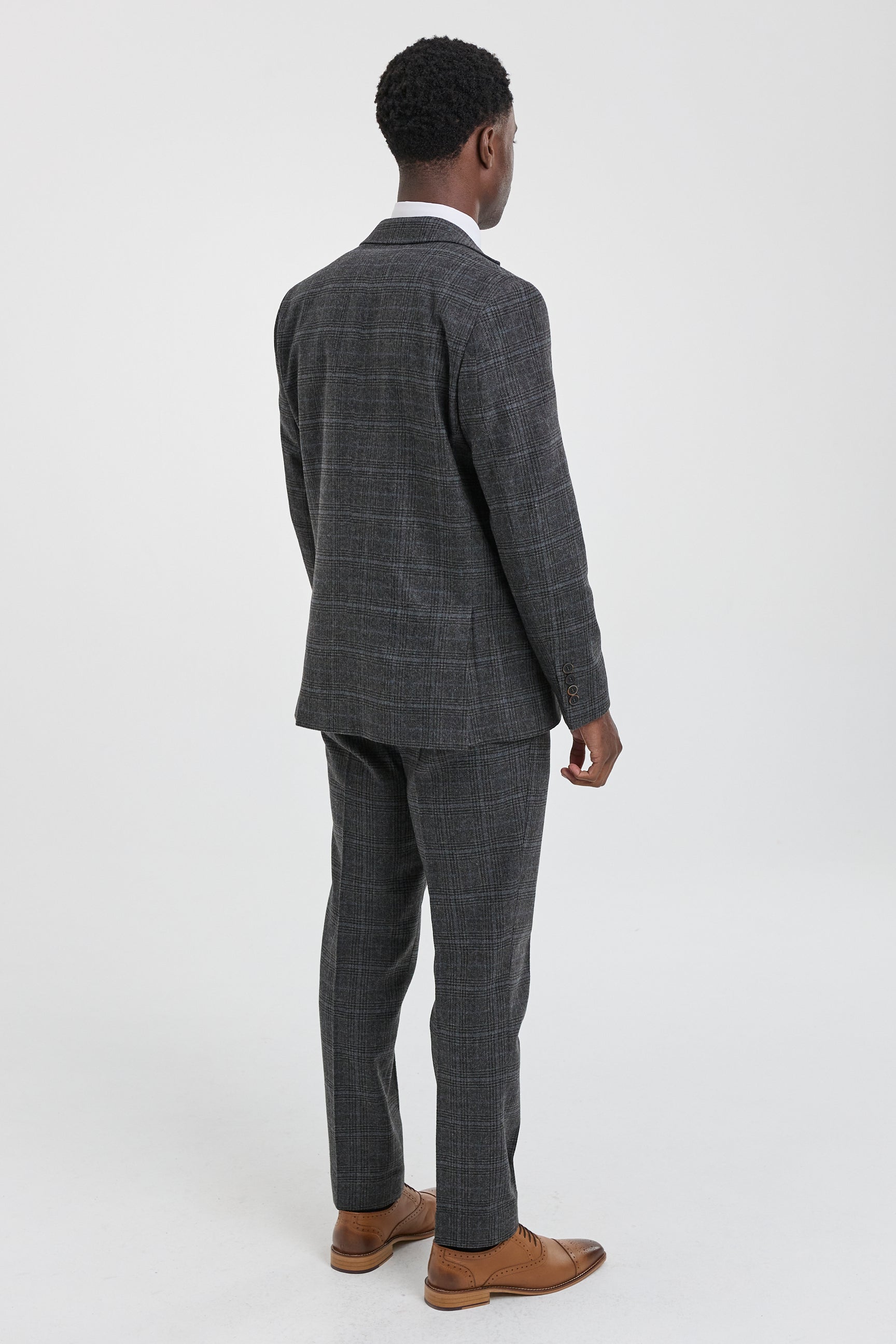 Terno masculino de três peças em xadrez tartan cinza