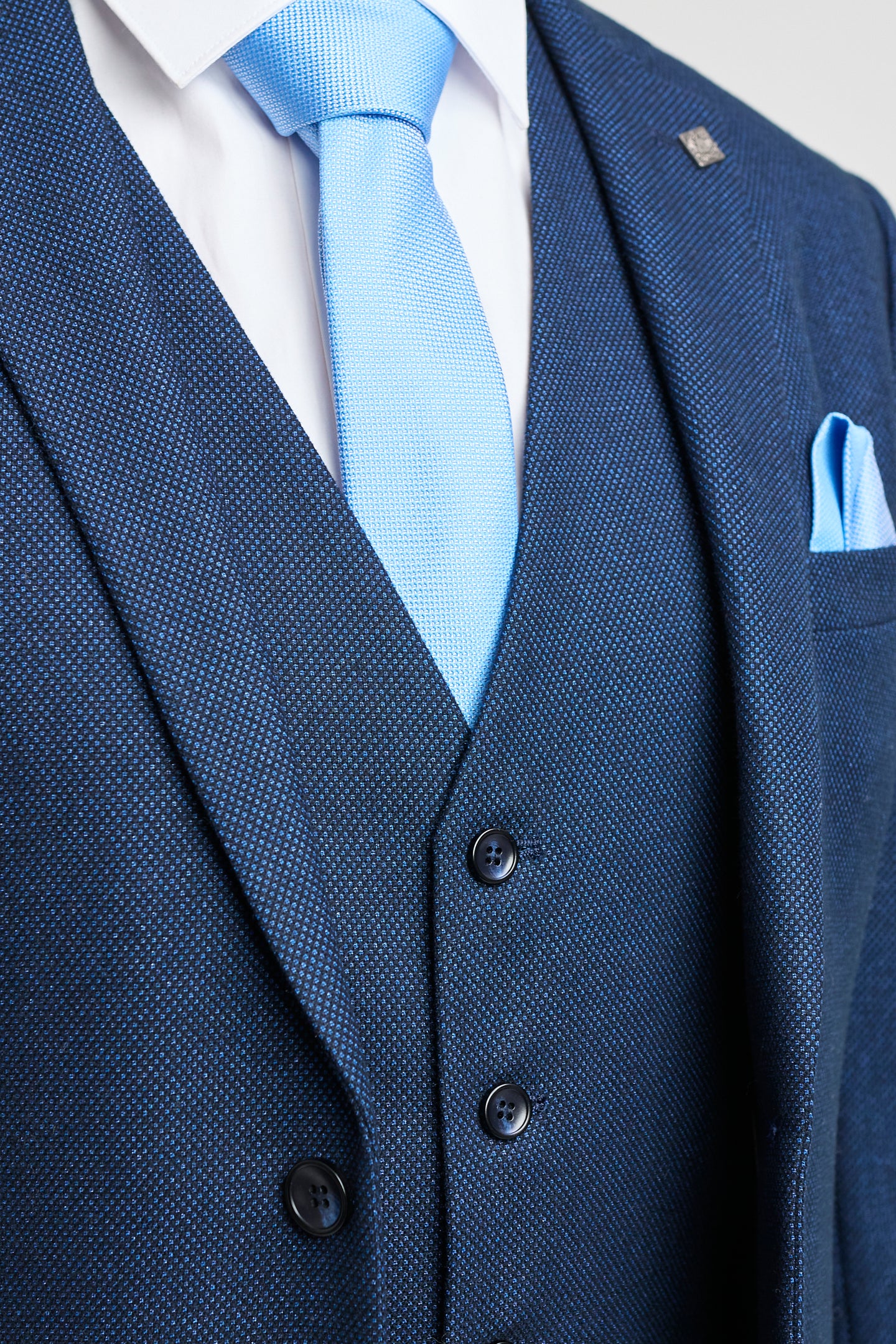 Terno masculino azul marinho de 3 peças com estampa olho de perdiz, ideal para casamento, formatura, ocasiões formais e elegantes.