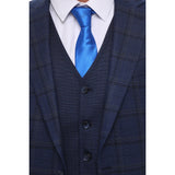 Terno masculino de 3 peças, azul-marinho xadrez, colete contrastante e calça de corte sob medida para casamento.